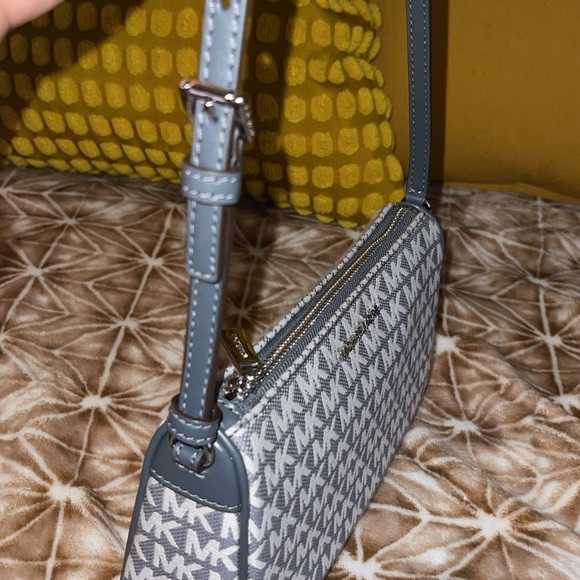 Michael Kors Pouchette NWOT - Picture 5 of 17